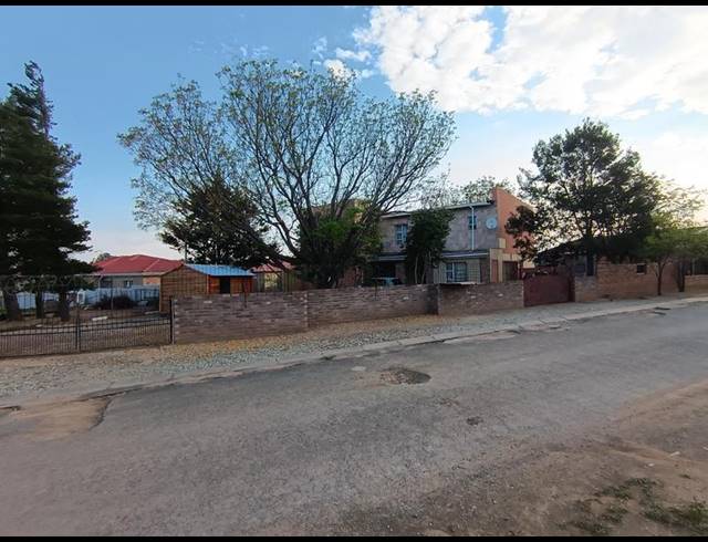 13 BEDROOM HOUSE FOR SALE IN MADEIRA PARK